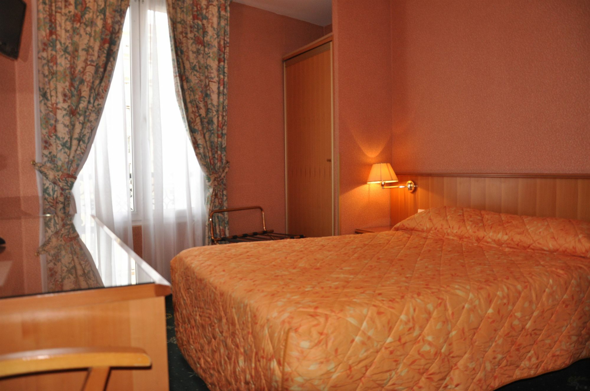 Hotel Bleu De Grenelle - Tour Eiffel 4*