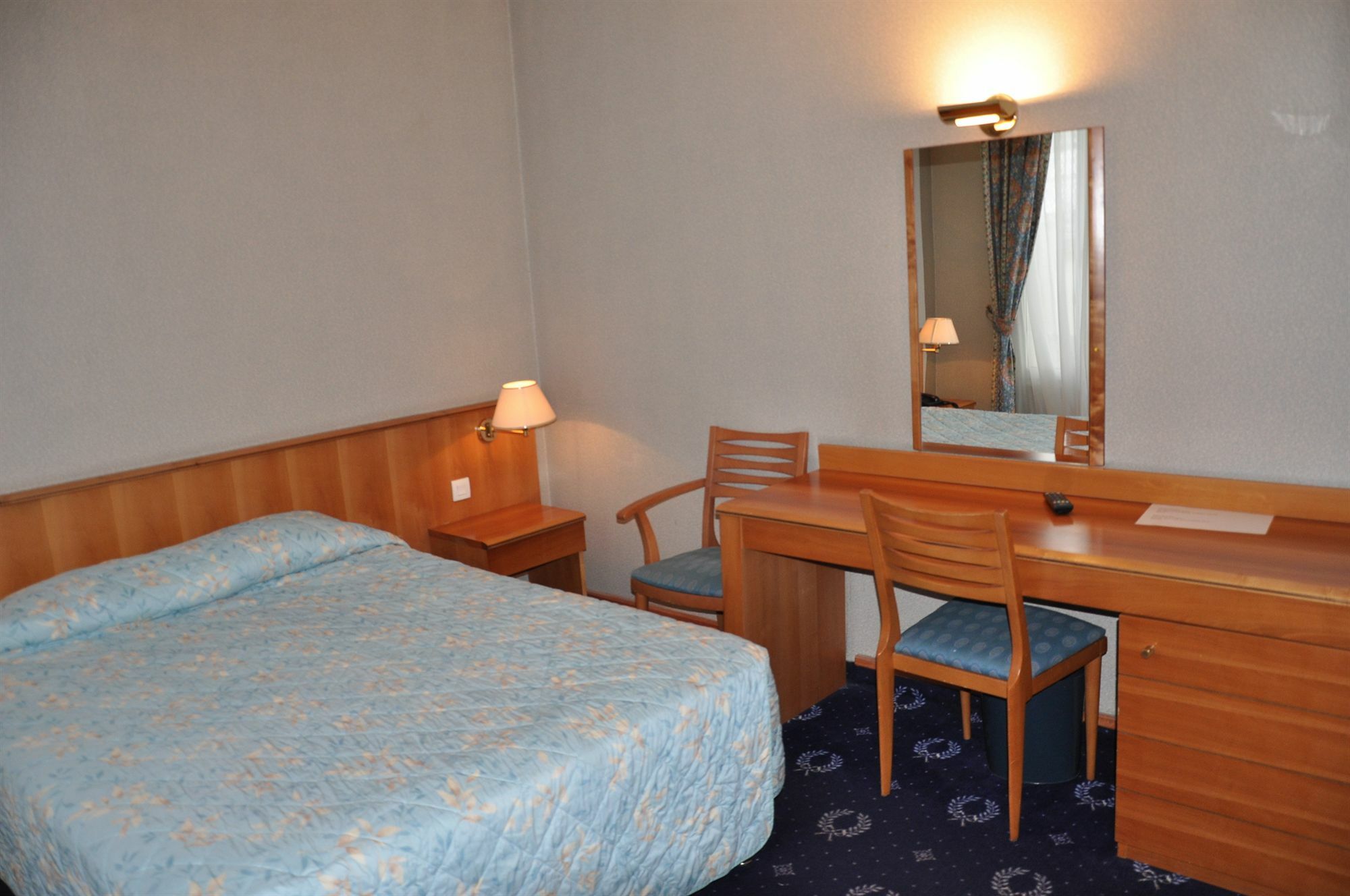 Hotel Bleu De Grenelle - Tour Eiffel 4*